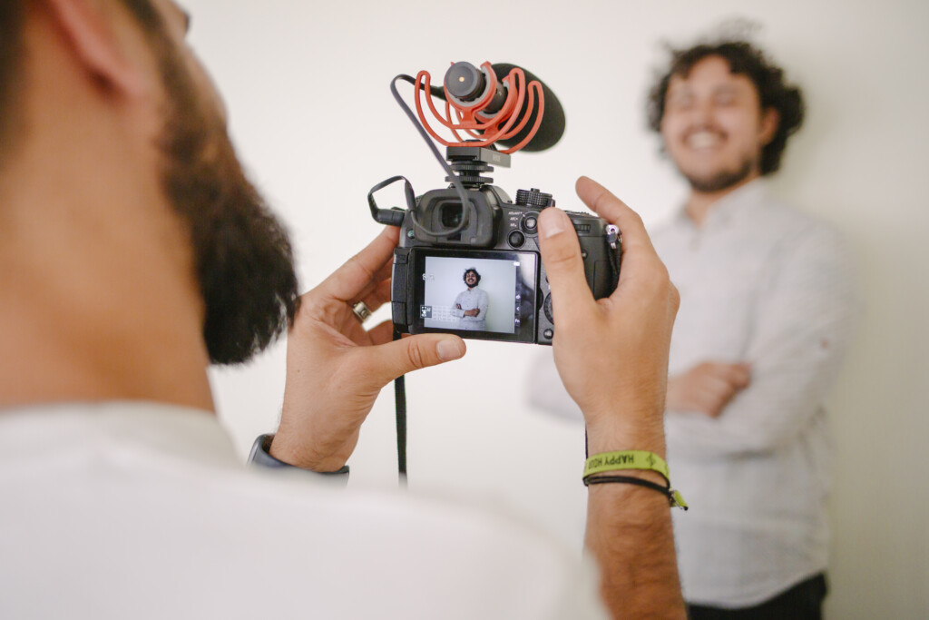 Séance photo professionnelle réalisée par l'IMIE Paris pour préparer le CV et les candidatures des futurs alternants auprès des entreprises partenaires.